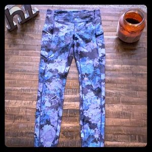 🌸 Lululemon leggings Size 6 🌸